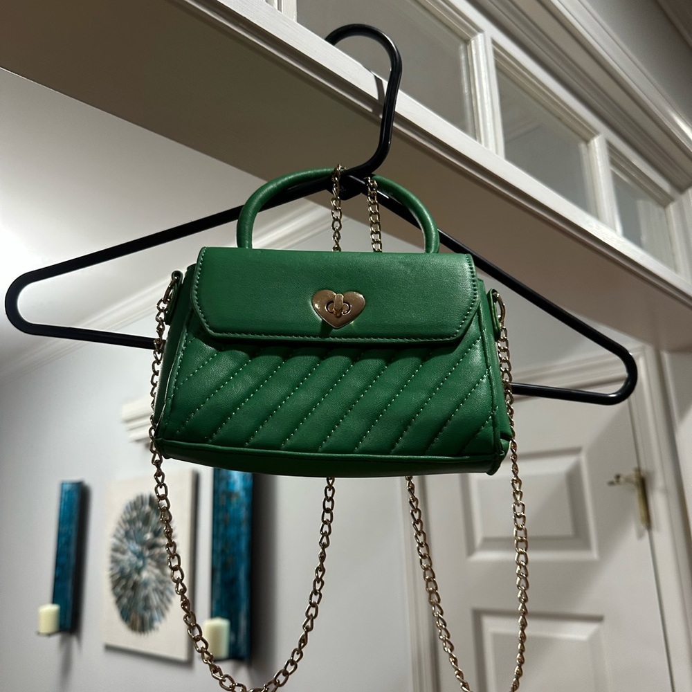 💚 Green Quilted Handbag with Chain Strap 💛 Best Offer Accepted!